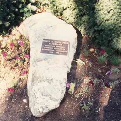 MWM-MarkerforWicksParkBandstand.JPG 305KB
