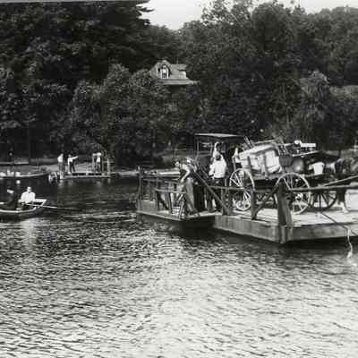 CWPC-0114ChainFerry.JPG 310KB: Ferry scow loaded with horse-drawn wagon