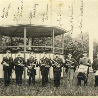BB-SaugatuckSilverCornetBand.jpg 442KB: from May Heath collection - Benton Kleeman, L. Brown [Lemnel?], Sam Smalley, Chris Zwemer, John Sovea, Bud McMeillon, Orin Southwell?