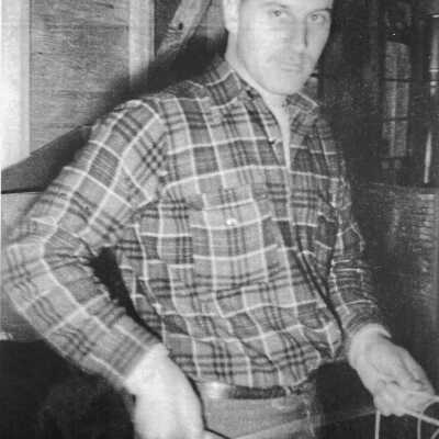 Bert Rastall mending nets