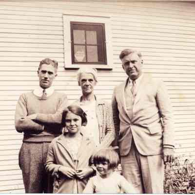 95-7-1E_Wm._McVea_Family.jpg 601KB: Presumed to be William J., b.1891, and Gertrude (Jonker)