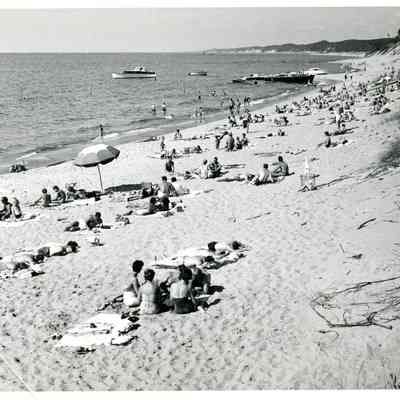 Oval_beach_1956.jpg 5MB: Note Mayor of Oval Beach in white shorts and hat at left
