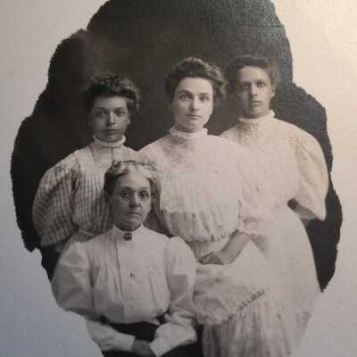 Standing Edith Brown, Mabel Brown, Ella Brown; Seated Grandma Brown