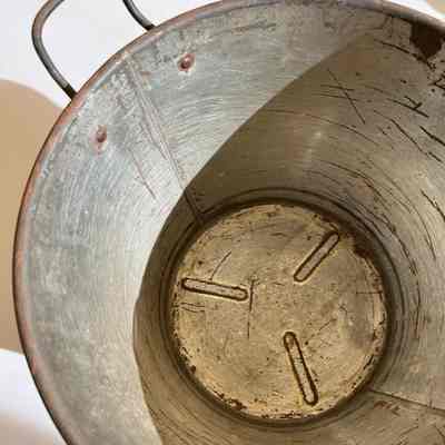 signs of use inside mixing bucket
