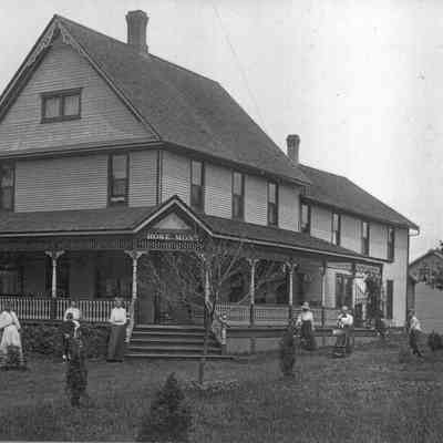 Rosemont.jpg 1.4MB: The earlier photos of the Rosemont have ornate decorative shake bands across the front of the attic dormer.