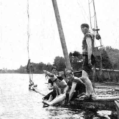 Wreck_of_the_Condor_1904_tu.jpg 604KB: Wreck of the Condor at Shriver's Bend ca 1904
Left Bob Moore and dog Puff
Middle M. Edgcomb
Right H. Hirner