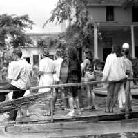          691 0/4	Saugatuck - ferry	1947	Waiting for the ferry
   