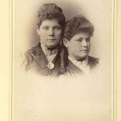 Wallin-TwoGraySisters.jpg 526KB