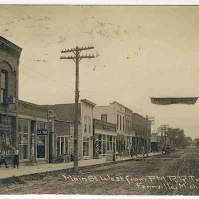 CWPC-0598FennvilleMainSt.JPG 243KB: Fennville Main Street West from P.M.R.R. tracks
