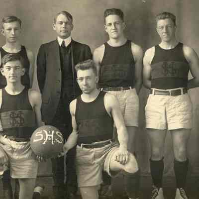 BB-SHSBasketballTeam-1916.jpg 184KB