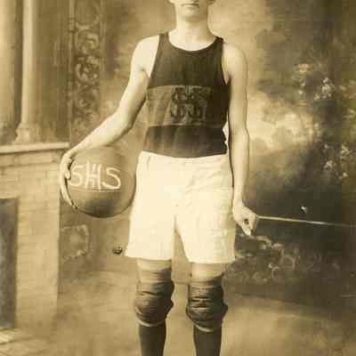 BB-SHSBasketball-1917-HTill.jpg 172KB