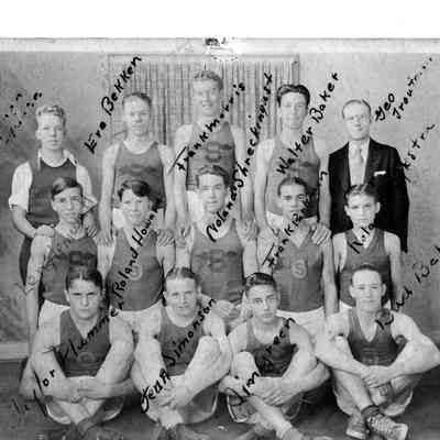 89-1-215_H.S._Team.jpg 1MB: Box 31, envelope 89-1-215 - Eve Bekken, Frank Morris, Noland Shreckingust, Walter Baker, George Troutman, Len Hemwall, Roland Howard, Frank Park?, Rola or Rola, Taylor Plummer, Jean Simonson, Jim Green, Bud Bekken