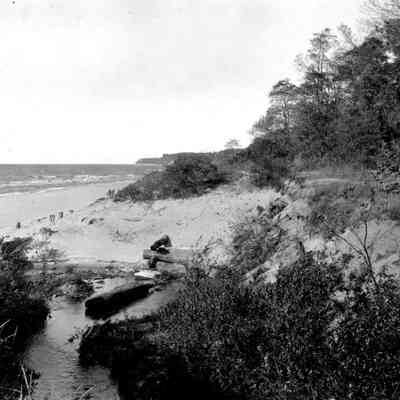 4-8 pc 57 Rebuilding the shore.jpg 407KB