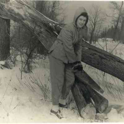 Mann0021-Lorna-c1948.JPG 490KB