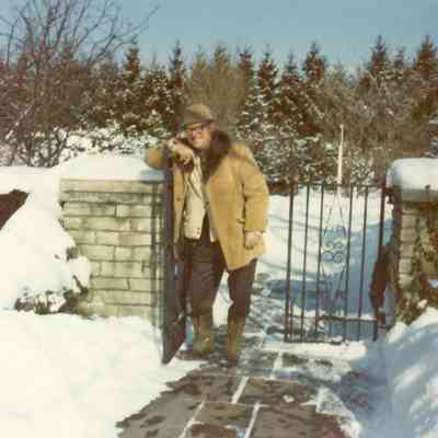 Mann0093-CharlesAtrGate-Feb76.JPG 137KB