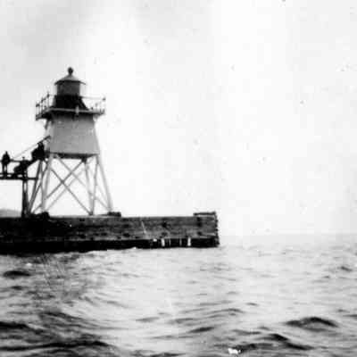 Pierhead light ca 1890.jpg 409KB