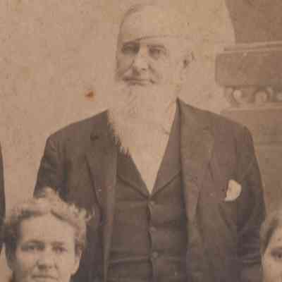 HH-ChoirGroupMrWoodworth-wifeAlice-bL.jpg 204KB