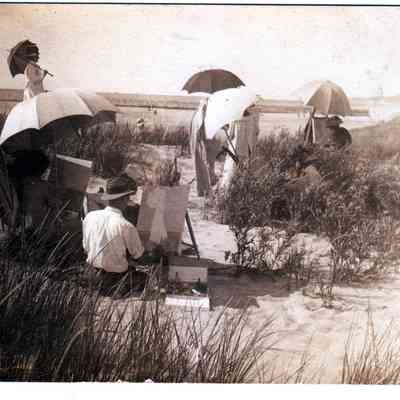 Painting model Artists_beach ca 1900.jpg 916KB: Painting costumed model