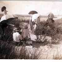          Painting model Artists_beach ca 1900.jpg 916KB; Painting costumed model
   