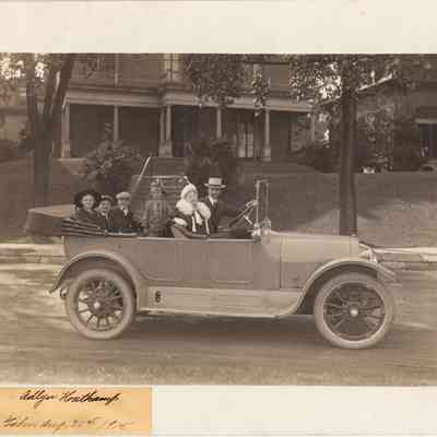 HH-CharlesHoutcampFamilyCar1915.jpg 1.5MB