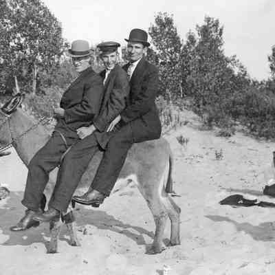 men on dynamite ca 1910.jpg 777KB: three unpleasant men in suits on Dynamite