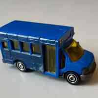          Toy bus
   