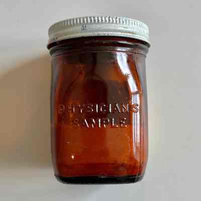 note A mark on the lid