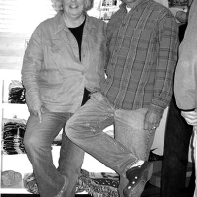 11anthrop.vic.jpg 510KB: Judy Anthrop gets the shop running and Vic Bella takes a break from the work of the construction-design team.