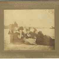          HH-0002-MarieSchnobel-unk-MattieHames-BessieSamuelson.JPG 421KB
   