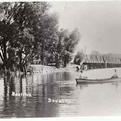 Boating by bridge Saug shore.jpg 1.2MB