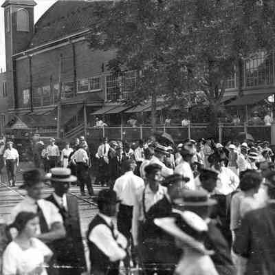 Pavilion crowd ca 1920 tu.jpg 359KB
