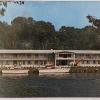          Ship 'n Shore Motel Postcard picture number 1
   