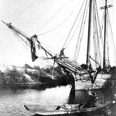from https://chicagology.com/harbor/ships/maryagregory/