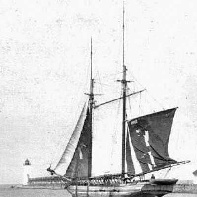 from https://chicagology.com/harbor/ships/maryagregory/