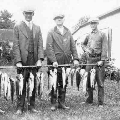 Douglas_catch_ca_1933.jpg 1.2MB