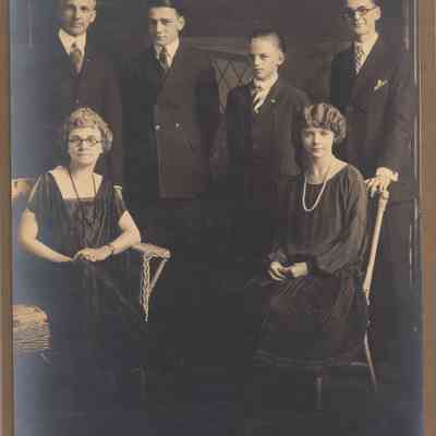 HH-CharlesHoutcampFamilyca1925.jpg 2.8MB