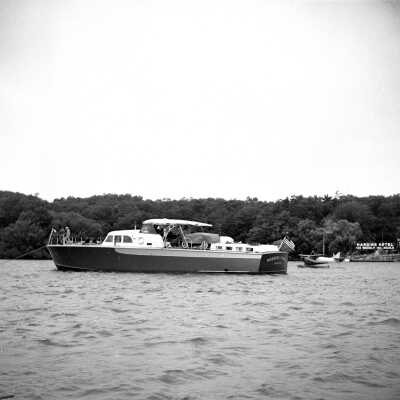 551 5/6	Saugatuck - cruisers Morning Star on river