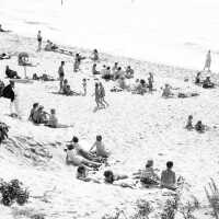          31666b Oval_beach_ca_1949.jpg
   