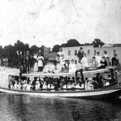 The Douglas overloaded ca 1910: Douglas_launch