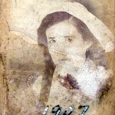 E.Sutton1907.jpg 361KB: Enid Sutton - a girl likely dressed up as a pilgrim or nurse