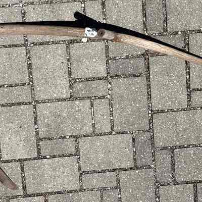 Scythe B has one hand grip