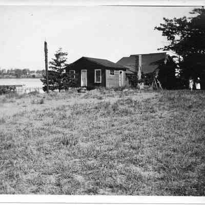 bldgs015.jpg 494KB: Waldorf, Castoria, and Studios that once were along the shore