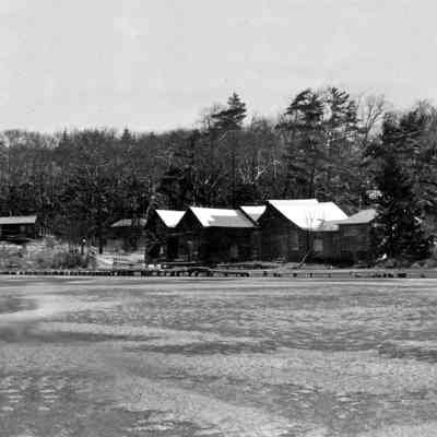HmOxbow1955tu.jpg 594KB: Waldorf, Castoria, and Studios that once were along the shore