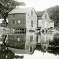          shacks.jpg 634KB; Waldorf, Castoria, and Studios that once were along the shore
   