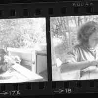          class011.jpg 101KB; Unknown artist sculpts a clay bust
   