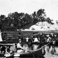          Ox-Bow festivalCanoes decorated.jpg 515KB
   