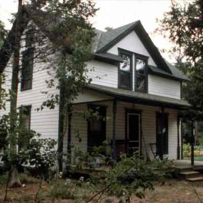 whiteCottage.jpg 687KB