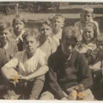 Heuchan06.jpg 190KB: Lakeshore summer gang c 1918-20