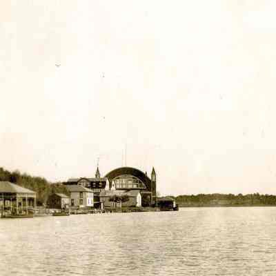 Pavilion and waterfront ca 1935.jpg 404KB Campbell colleciton: Hotel Saugatuck on roof