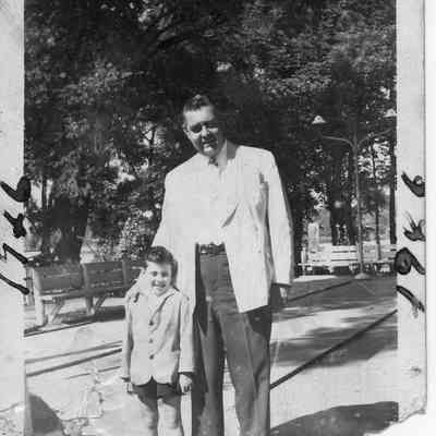 89-1-104_B_Hardins.jpg 267KB: 1946